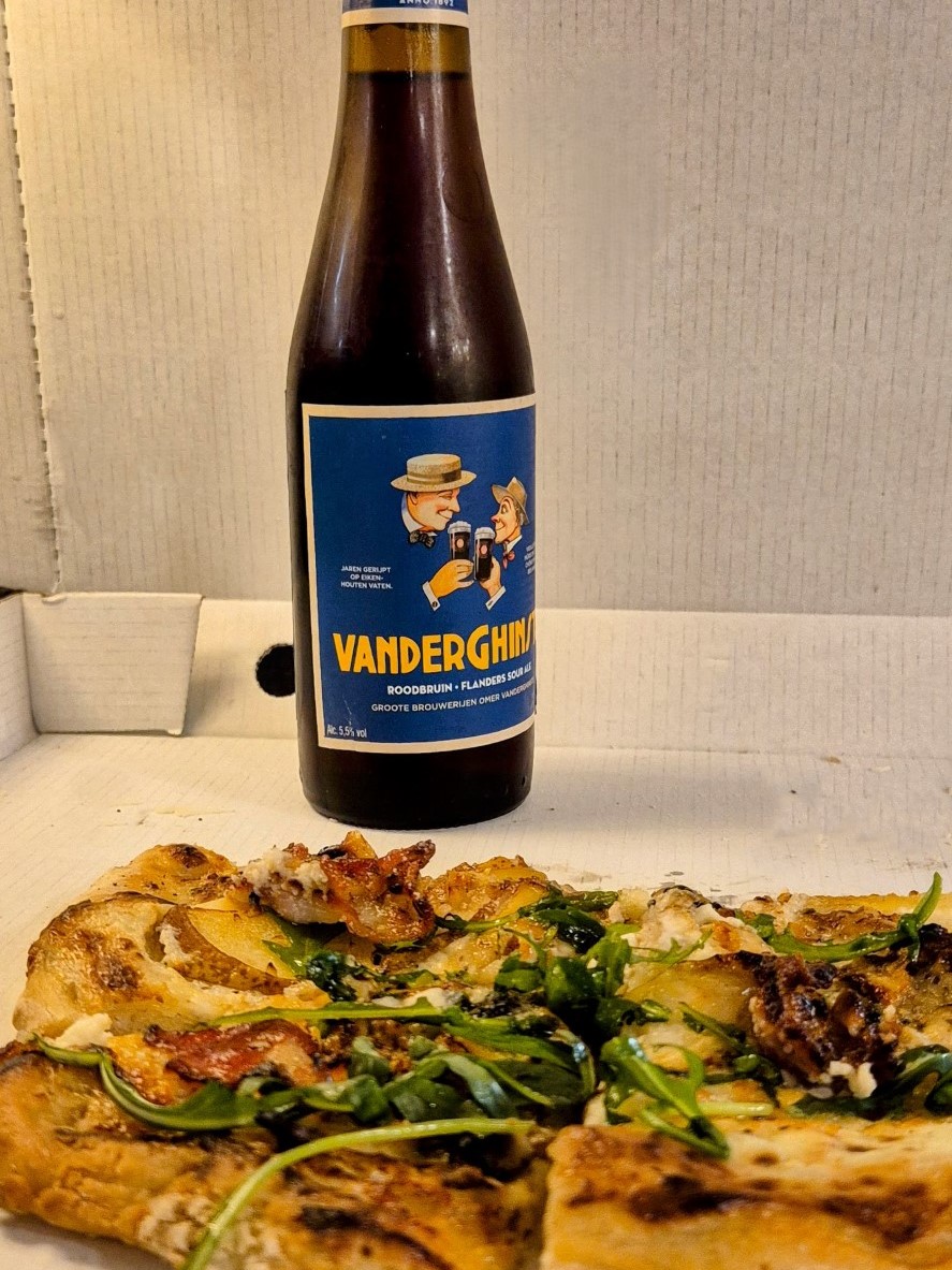 Beerpairing 2 Pizza met blauwe kaas, Conference peer en rucola - VanderGhinste Roodbruin - Brouwerij Omer Vander Ghinste.jpg